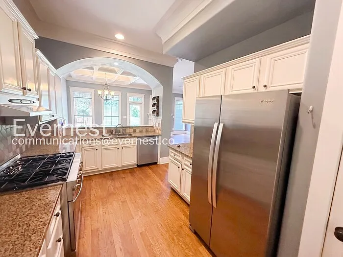 656 Flag Cir — Photo 5