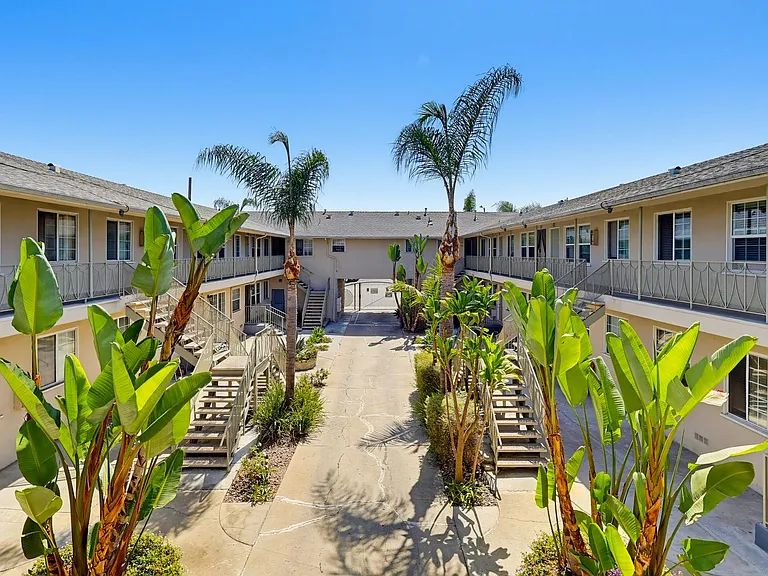 6633 Crenshaw Blvd #8 — Photo 16