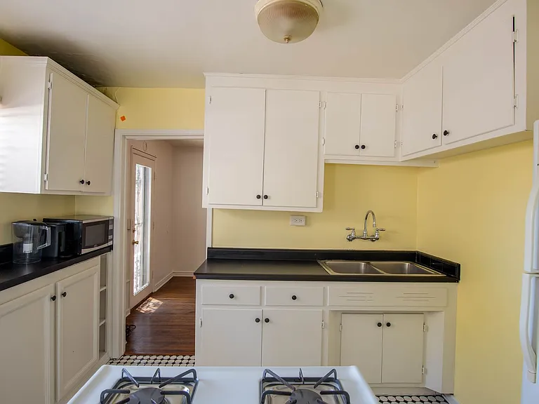 3043 Myrtle Ave — Photo 4