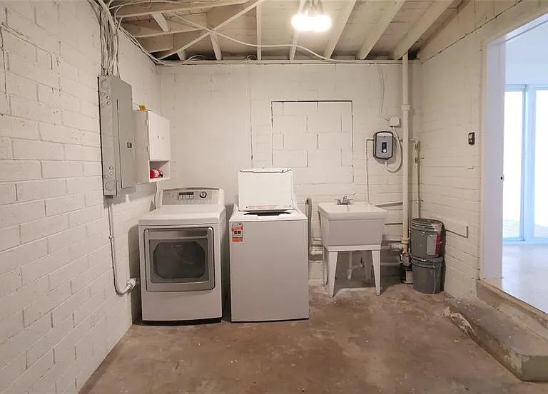 2314 Buckminster Cir — Photo 16