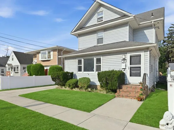 100 Spruce Street, West Hempstead, NY 11552