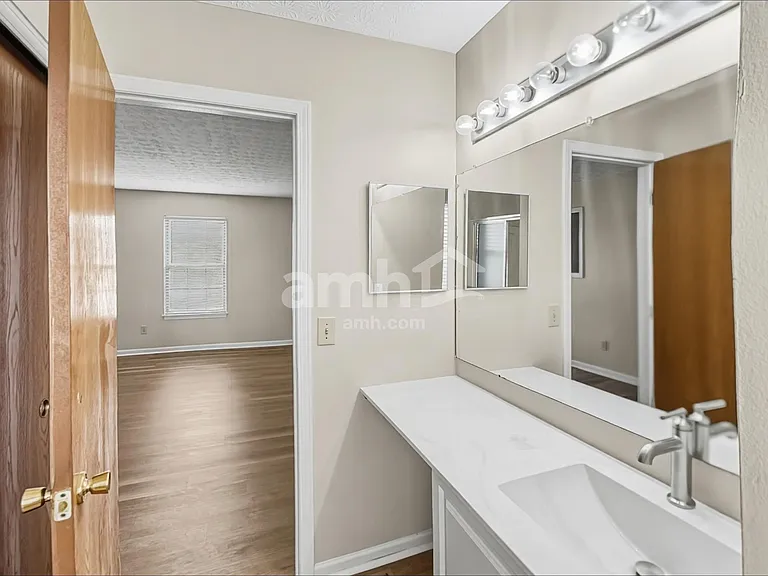 1053 Amherst Blvd — Photo 13