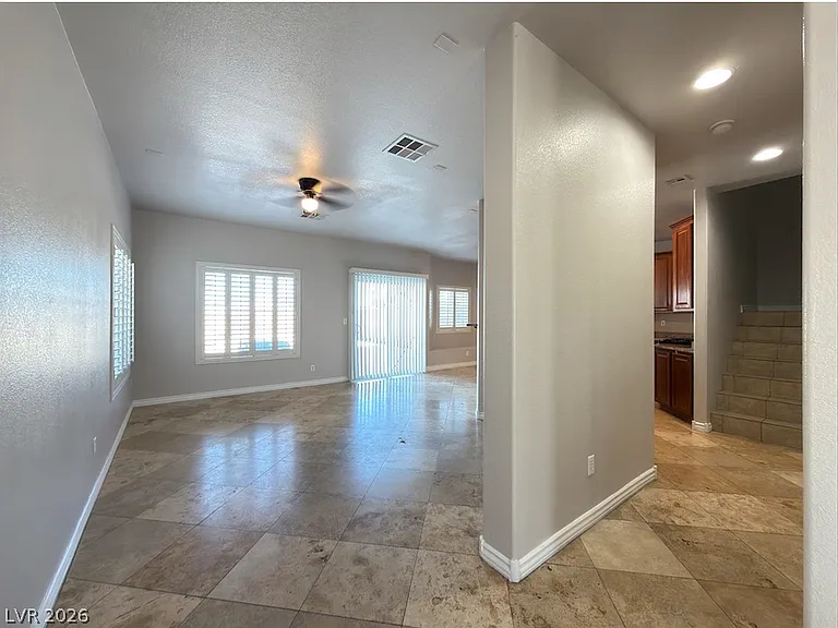 215 Animated Ct — Photo 5