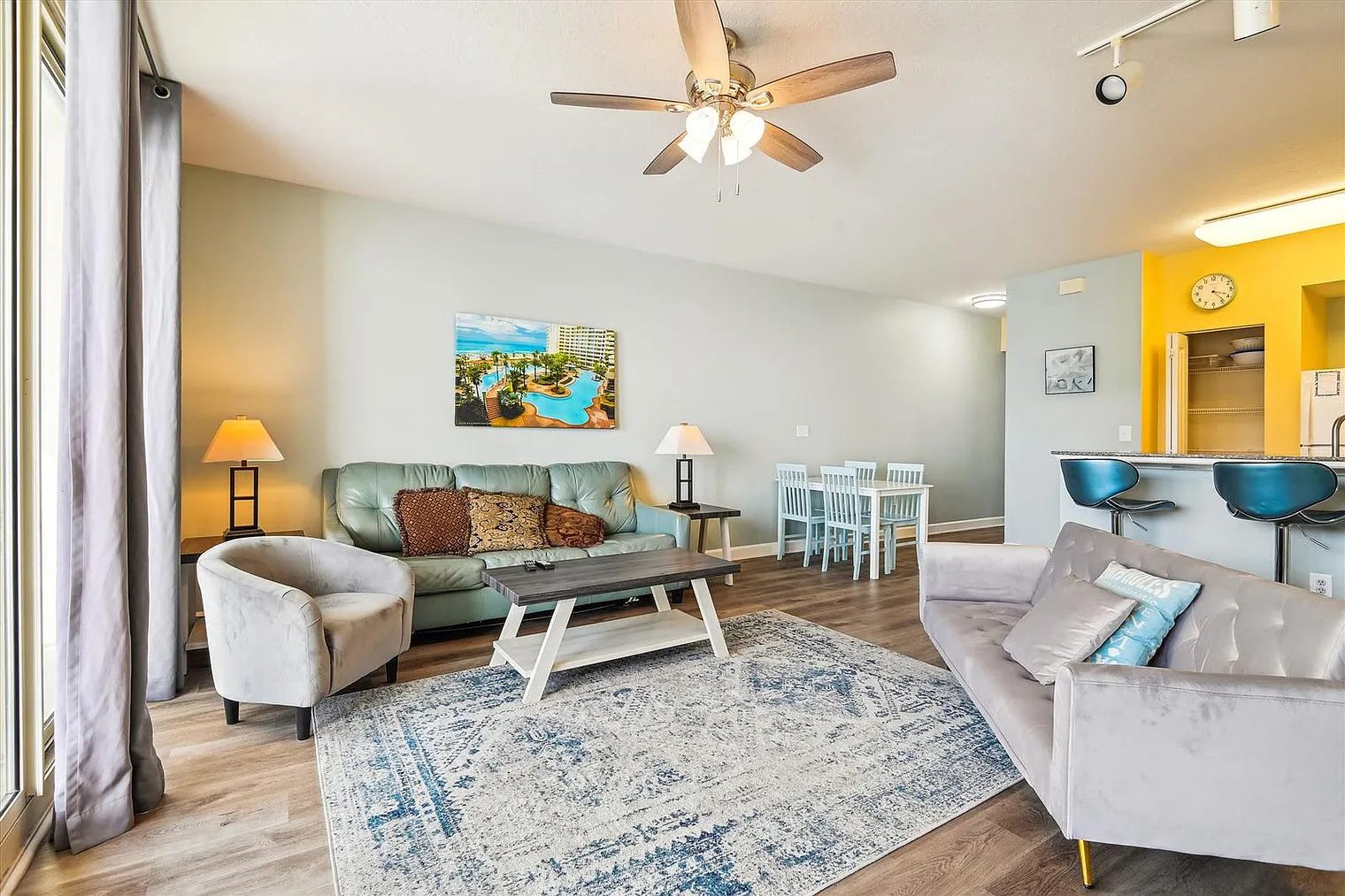 2 bed, 2.0 bath, 925 sqft, $1,990 — Photo 2