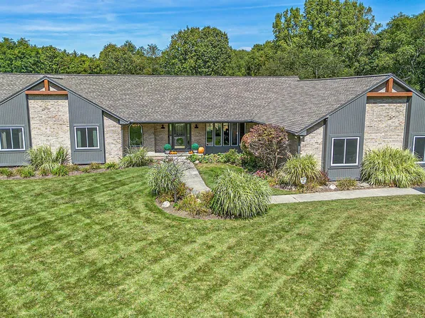 10570 Cedar Valley Dr, Davisburg, MI 48350