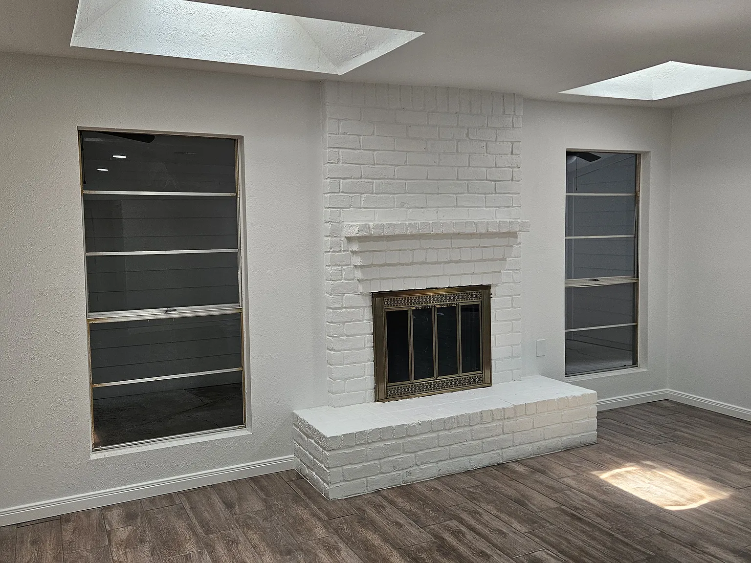 4 bed, 2.5 bath, 2716 sqft, $2,200 — Photo 3