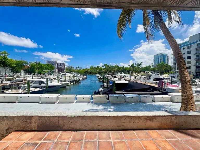 1700 NW North River Dr #106 — Photo 5