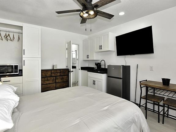4th image of 3064 S Atlantic Ave Room 8
