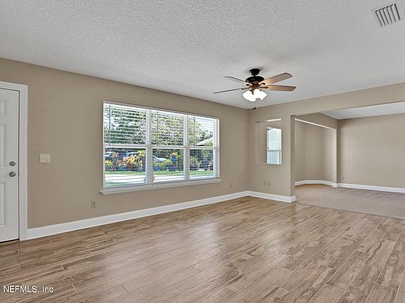 3rd image of 18 DRUM Place