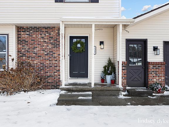 2nd image of 2382 Oak Hollow Dr