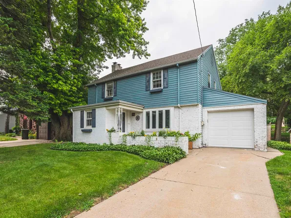 3011 Valley Dr, Sioux City, IA 51104