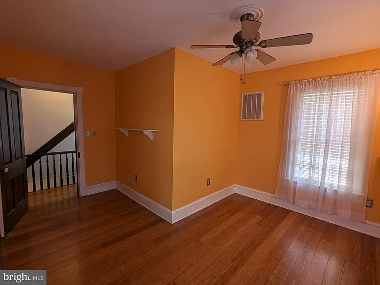 306 N Locust St — Photo 21