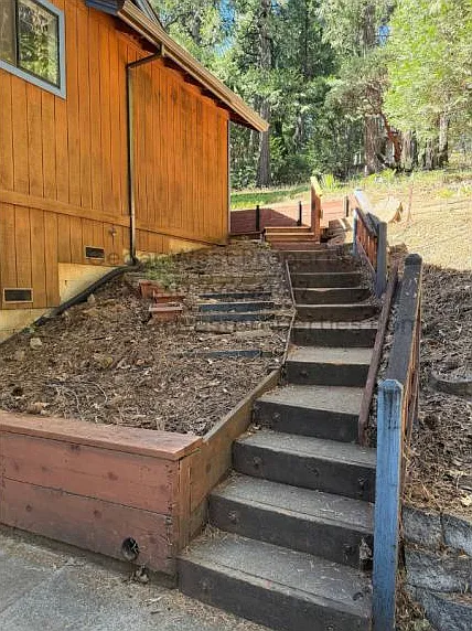 7077 Pine Cone Dr — Photo 3