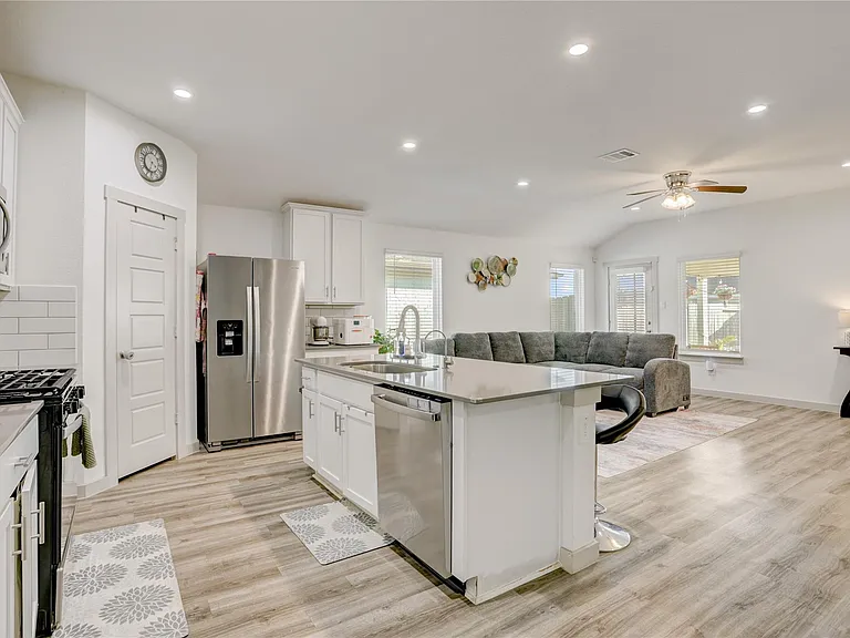 7926 Murciana Dr — Photo 8