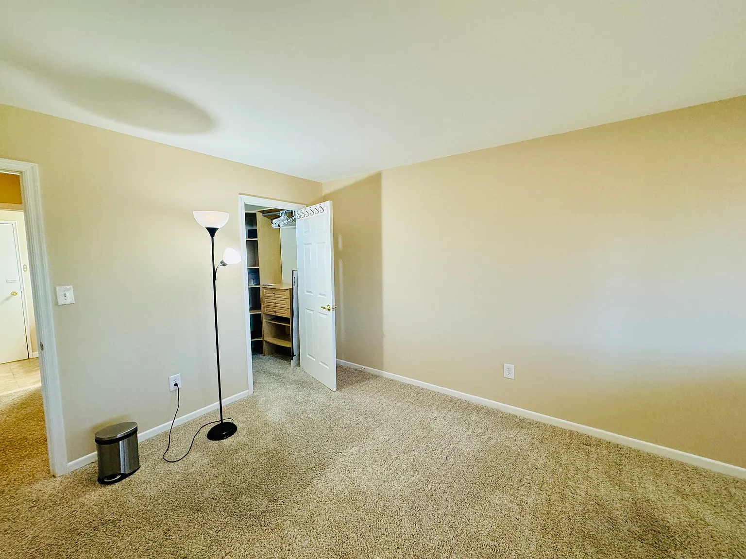 E16 Avon Dr, East Windsor — Photo 4