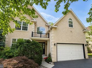 128 Riverwoods Dr, New Hope, PA 18938