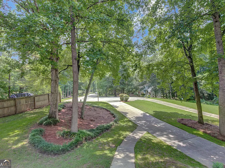220 Fontaine Way — Photo 34