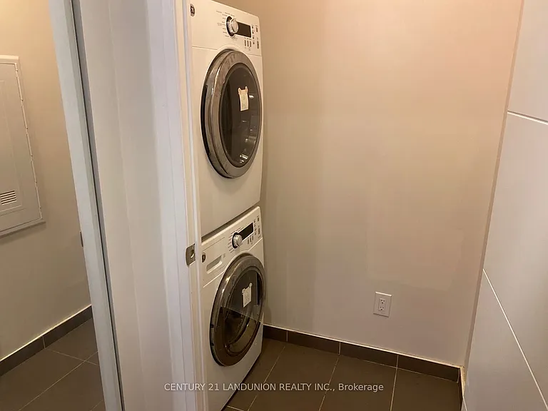 28 Uptown Dr #323 — Photo 10
