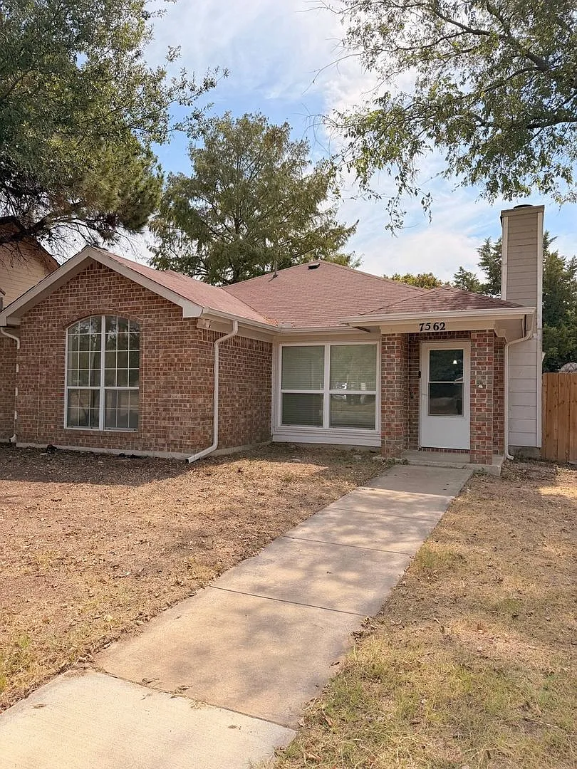 Charming 3BR House in Fort Worth — Photo 1