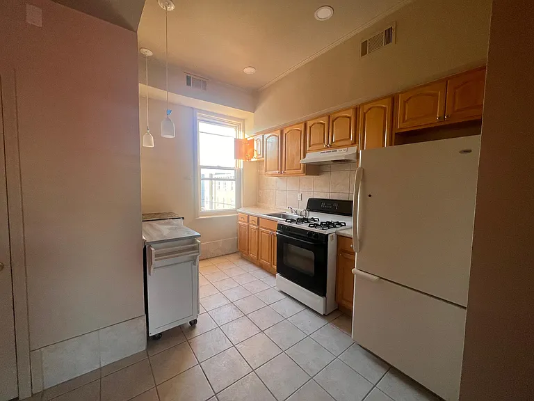 1542 N 15th St #5 — Photo 5