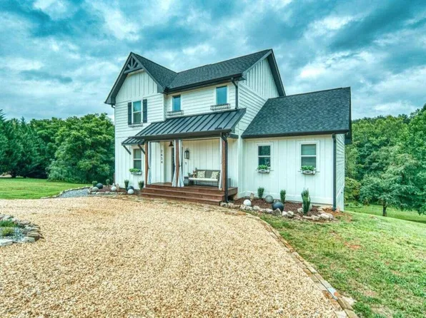 2634 Misty Creek Ln, Young Harris, GA 30582