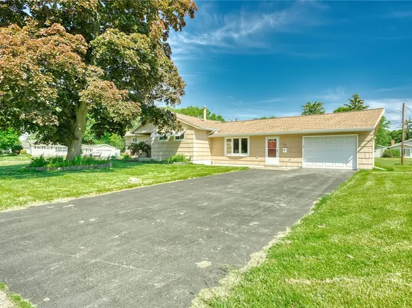 200 Rosecroft Dr, Rochester, NY 14616