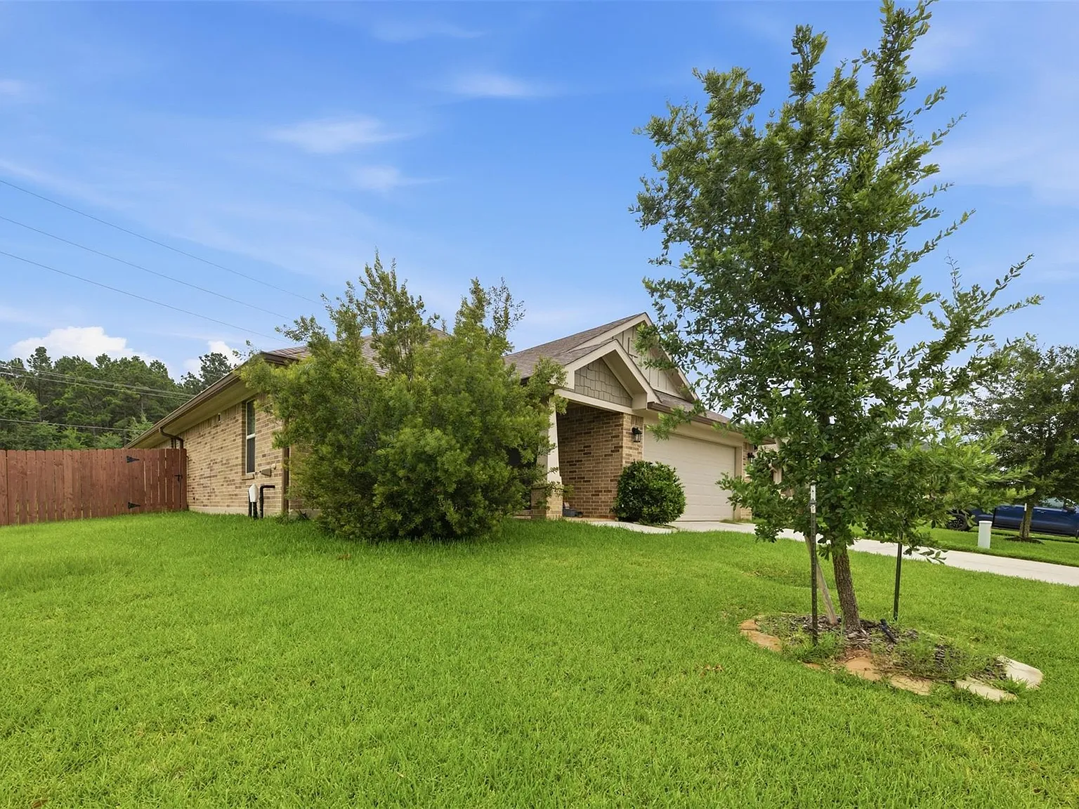 4 bed, 2.0 bath, 2140 sqft, $2,250 — Photo 2