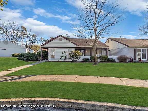 4th image of 853 Winchester Court #A