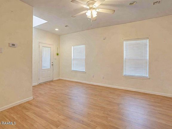 4th image of 259 Chatrian St