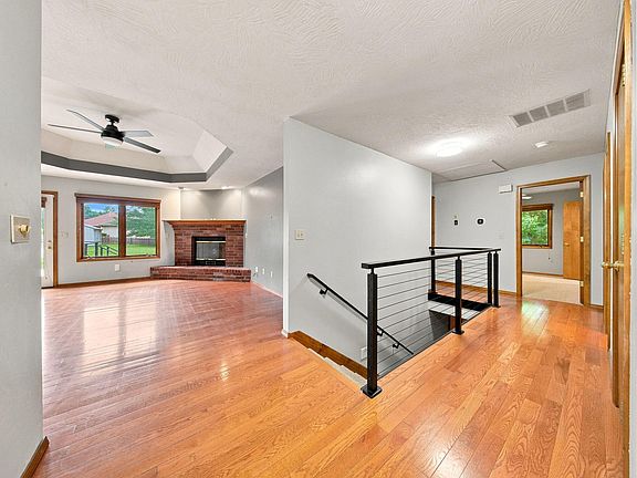 5th image of 514 S Farm Road 193