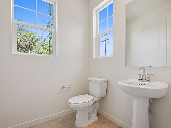 3rd image of 402 Parkland Ct