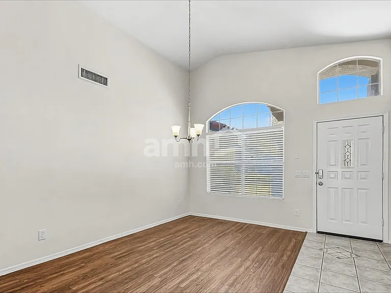 12554 W Holly St — Photo 7
