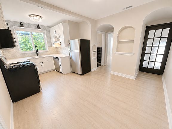 3rd image of 6226 Nottingham Ave #1
