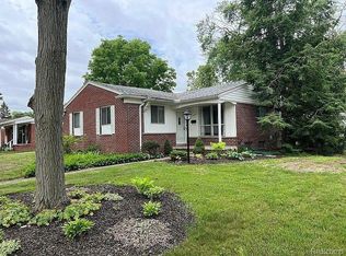 17727 Rougeway St, Livonia, MI 48152