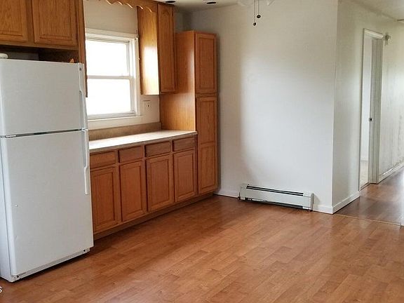 3rd image of 702 Edmunds Ave
