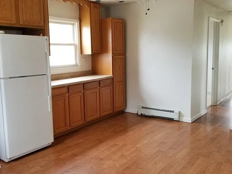 702 Edmunds Ave — Photo 3