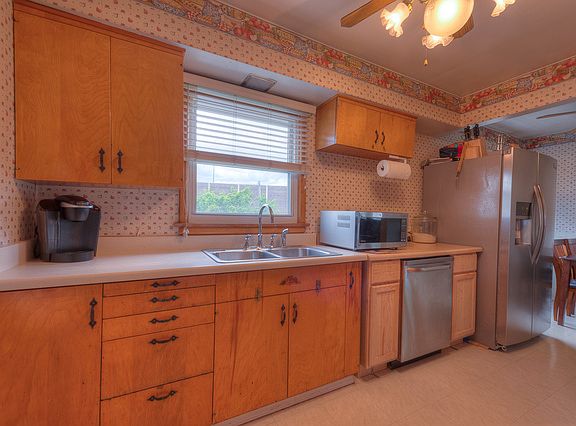 3rd image of 7641 Missouri Ave