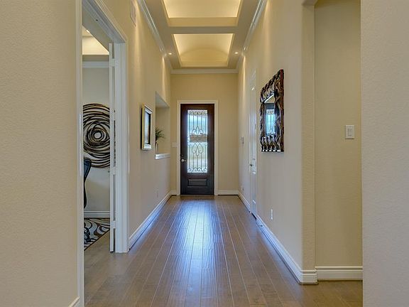5th image of 914 Pine Knoll Ct