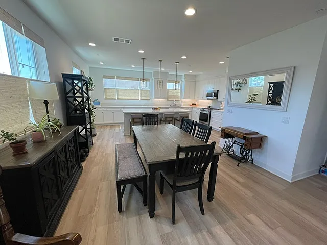 2220 S Cordon Gln — Photo 3
