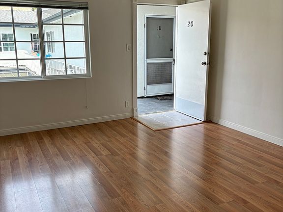 2nd image of 5330 Franklin Ave #20
