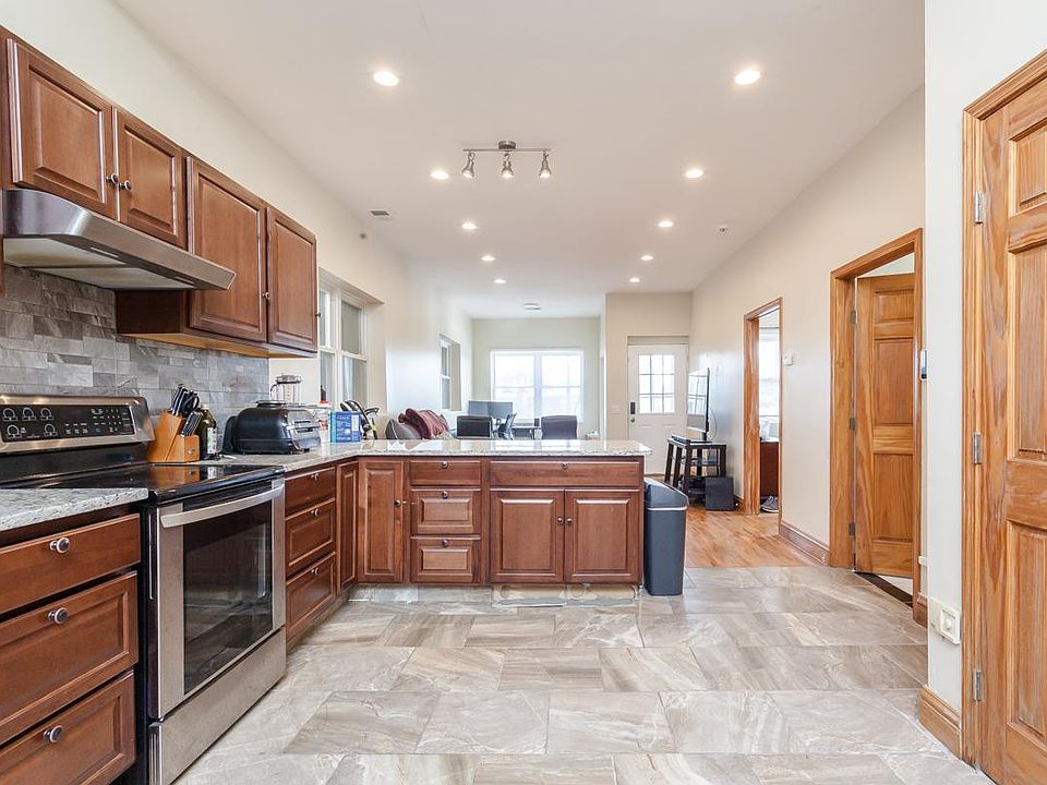 1st image of 1111 W Belmont Ave #3A