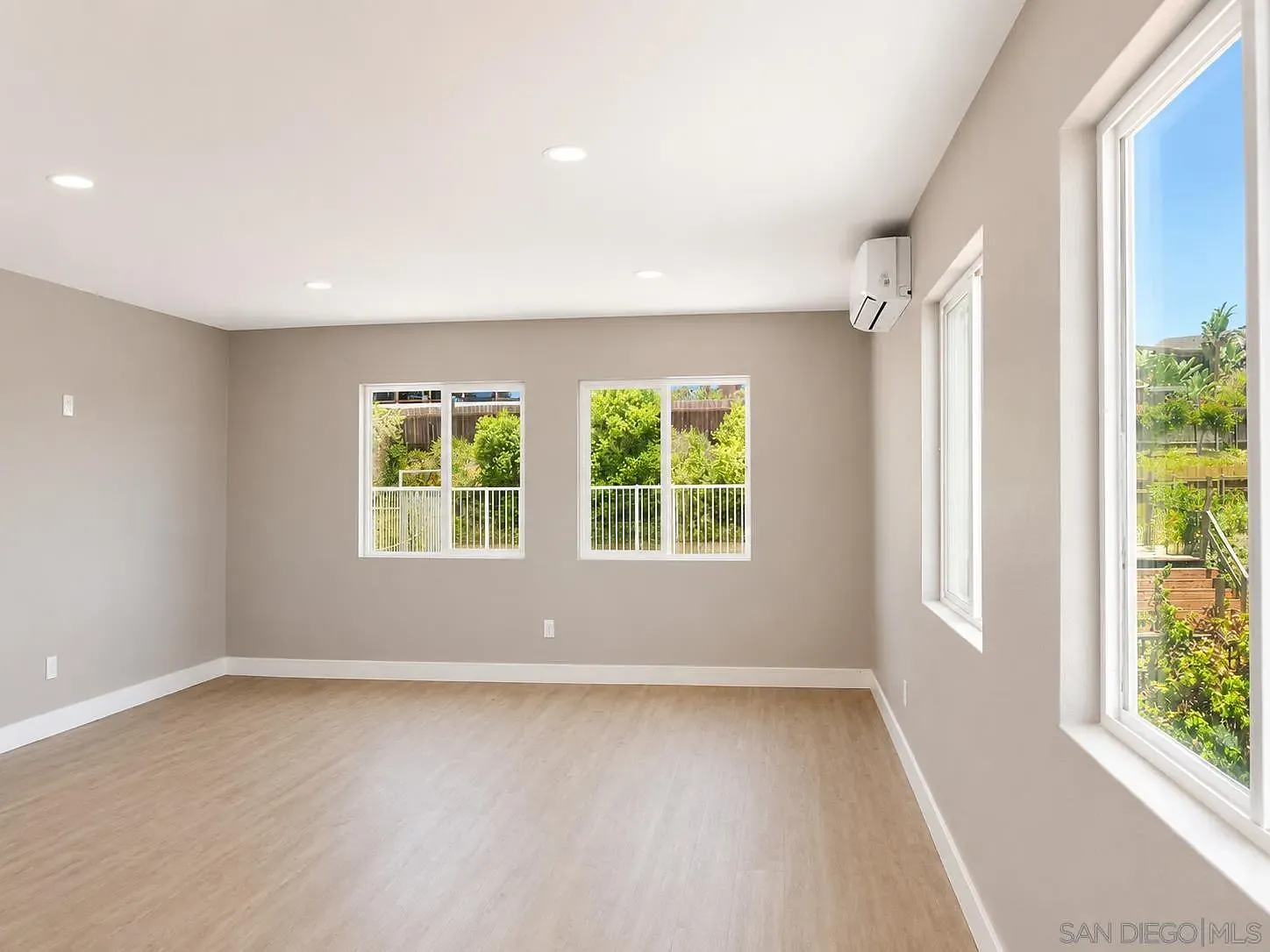 2 bed, 1.0 bath, 900 sqft, $2,295 — Photo 3