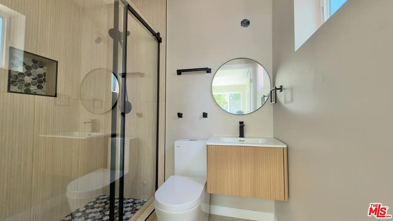 Studio, 1.0 bath, 300 sqft, $1,800 — Photo 4