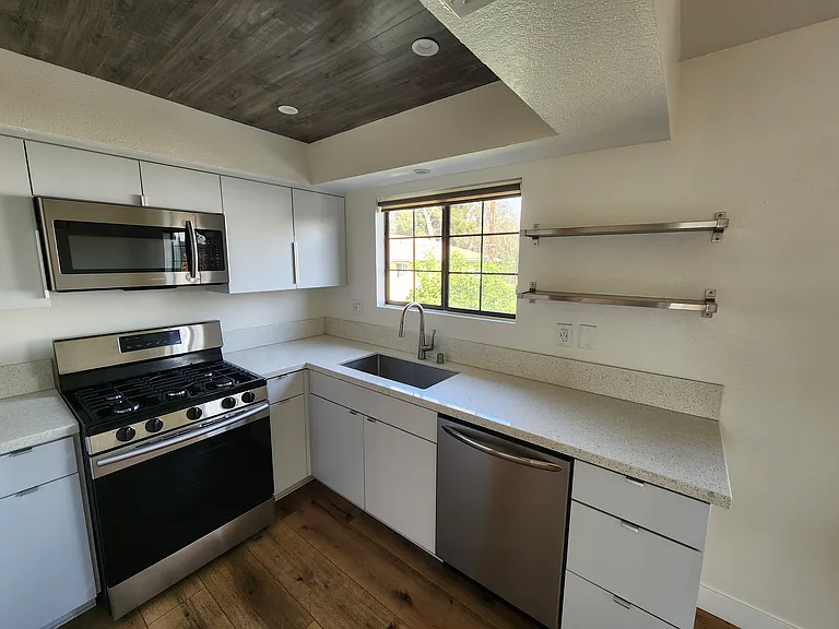 157 W Ash Ave #E — Photo 8