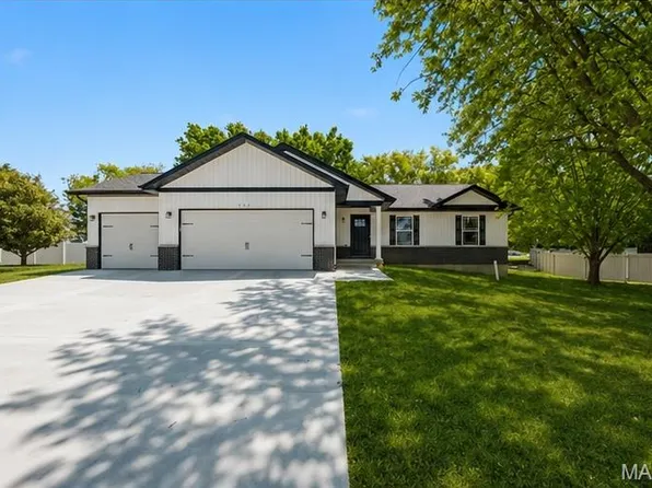 400 Chantilly Ct, Warrenton, MO 63383