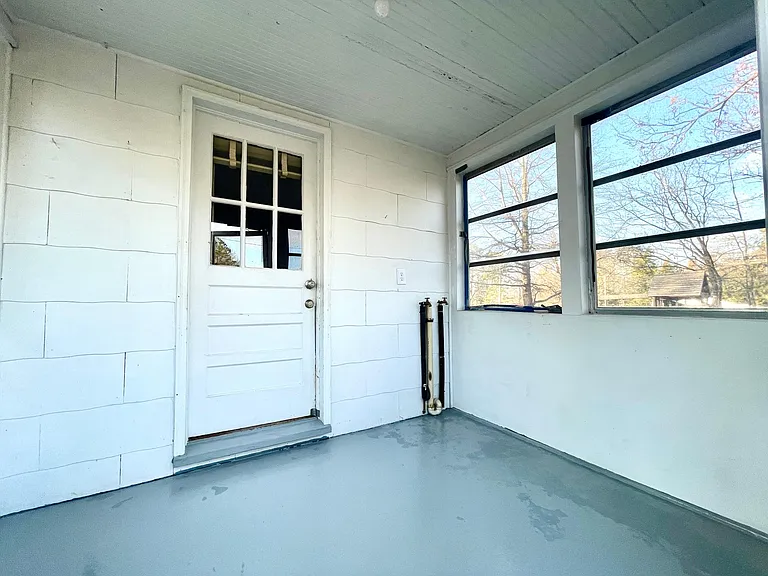 Patio / Washing machine room