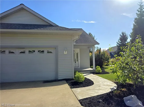 1061 Wycliff Ln, Akron, OH 44313