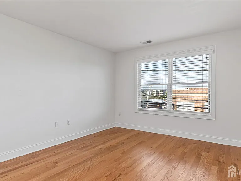 112 N Broadway St #C — Photo 24