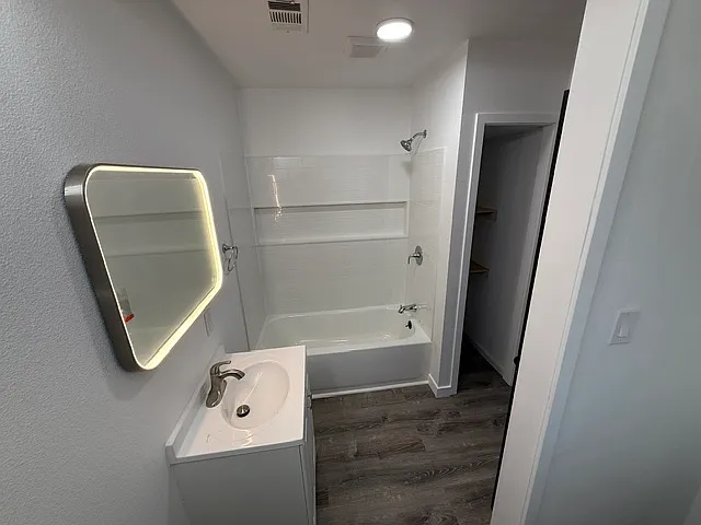 1 bed, 550 sqft, $2,000 — Photo 4