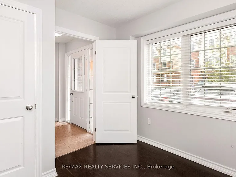 21 Dorchester Ter — Photo 5
